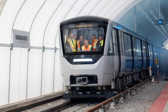 montreal_metro_azur2.jpg