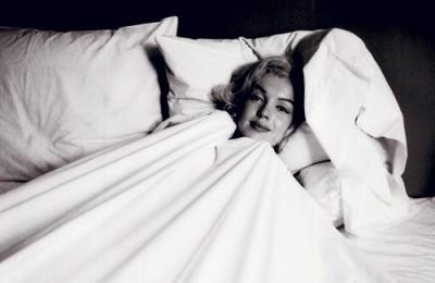 Milton-H--Greene-Marilyn-Monroe-in-Bed-148388.jpg