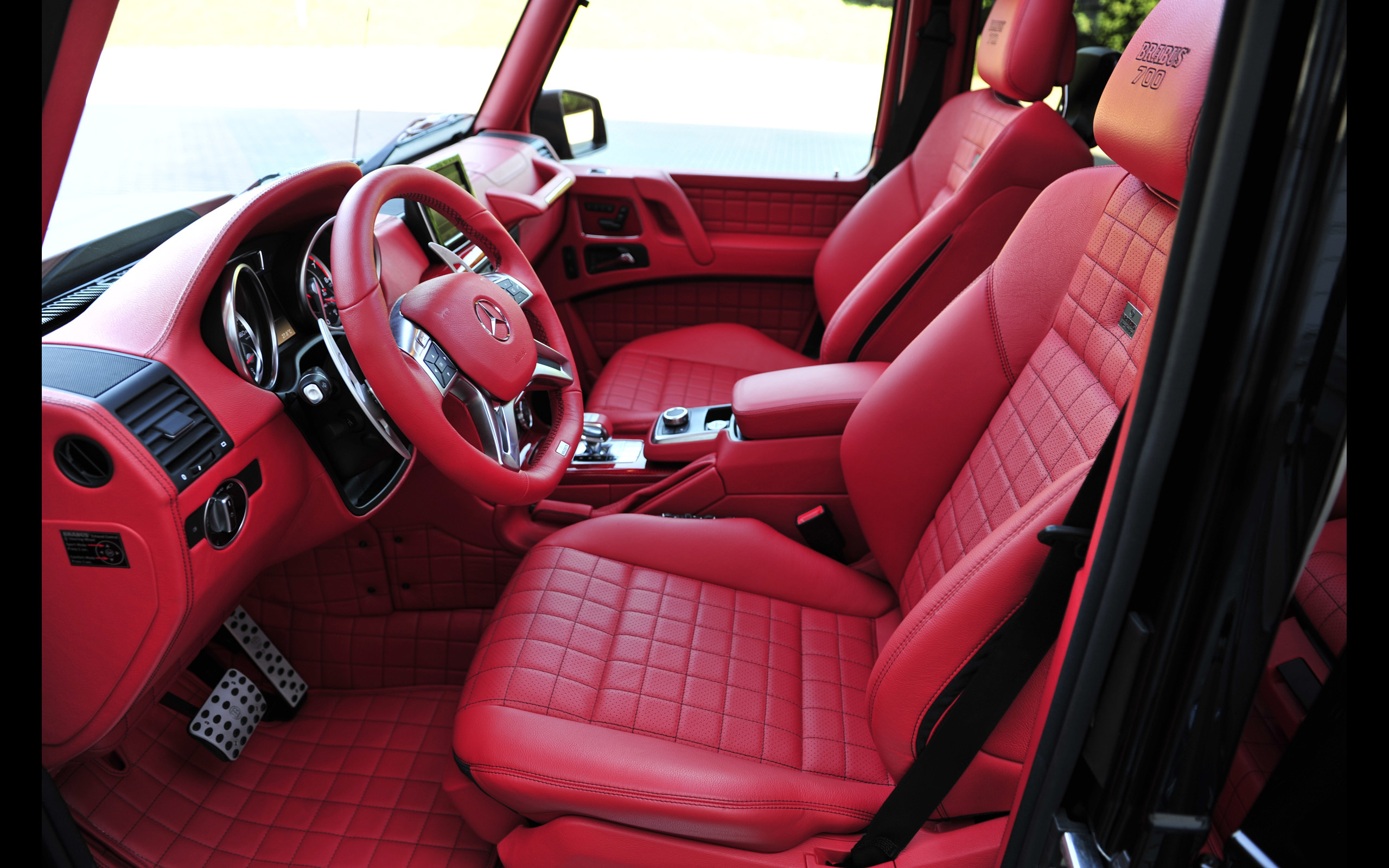 2013-Brabus-Mercedes-Benz-B63S-700-6-6-Interior-1-2560x1600.jpg