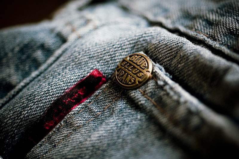Closeup_of_copper_rivet_on_jeans.jpg