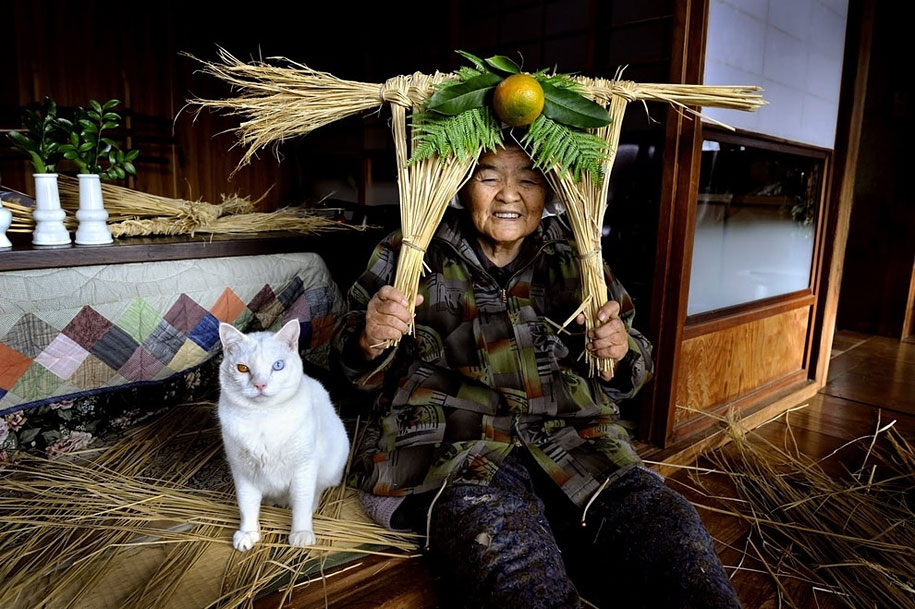 grandmother-and-cat-miyoko-ihara-fukumaru-15.jpg