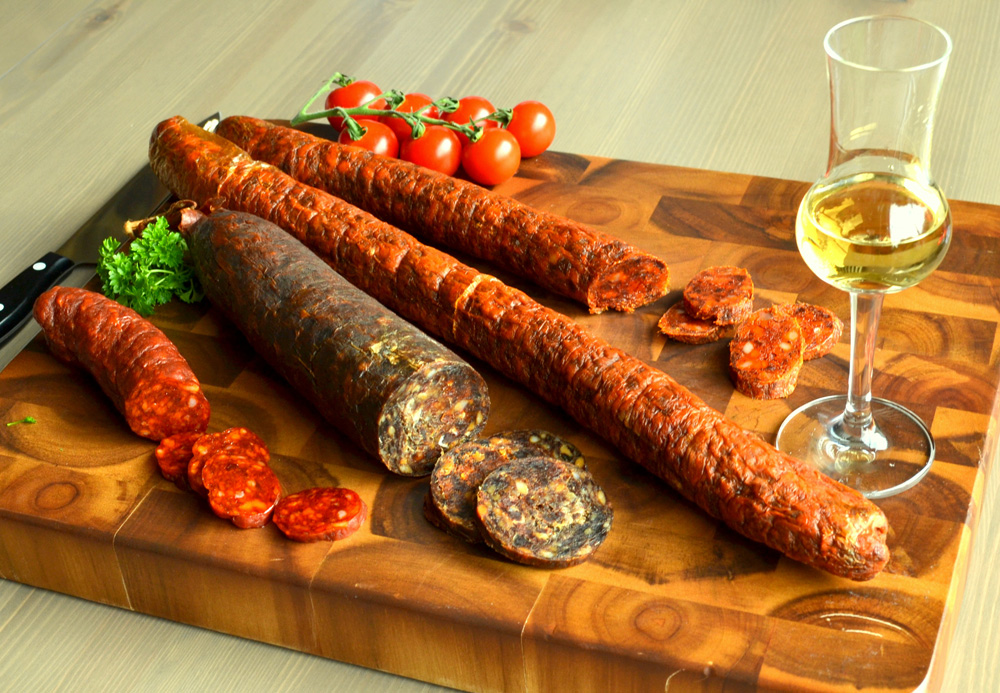 kolbasz-salami-palinka.jpg