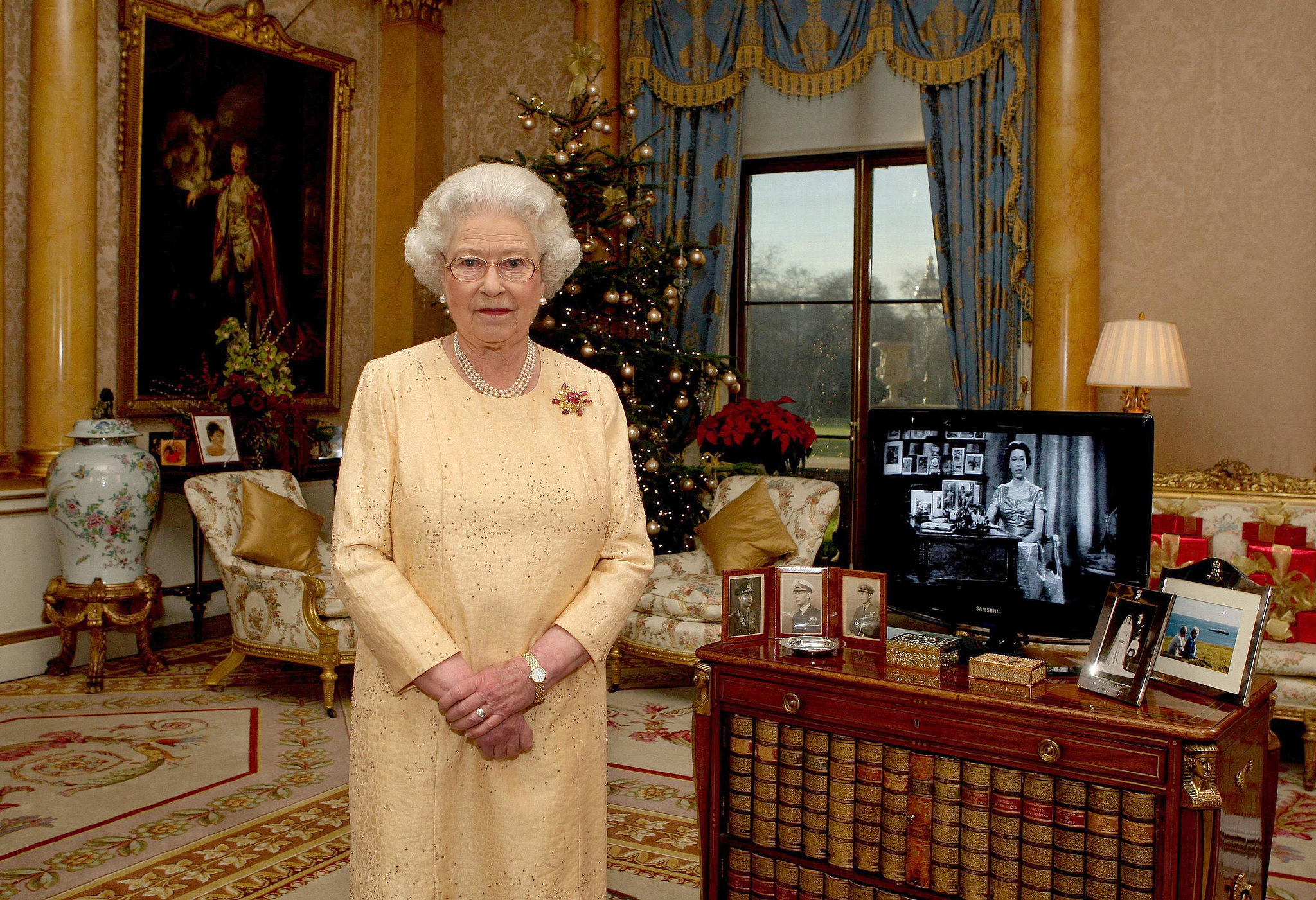 queen-elizabeth-ii-filmed-her-christmas-day-message-buckingham.jpg