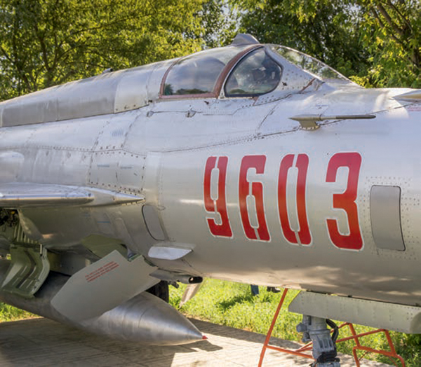 64-66-mig21-2.jpg