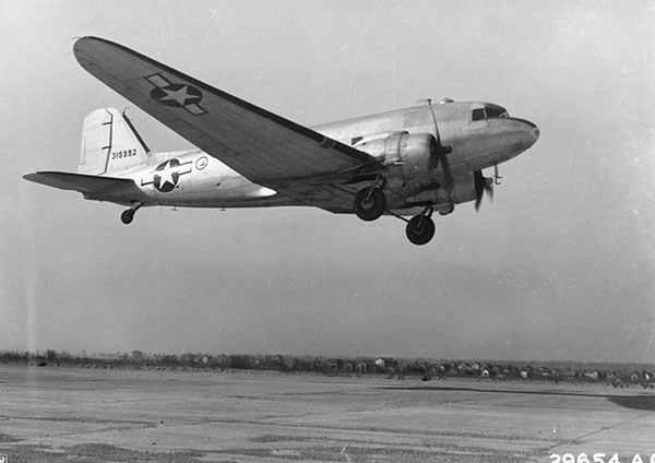 c-47-es_amerikai_szinekben_foto_usaf.jpg