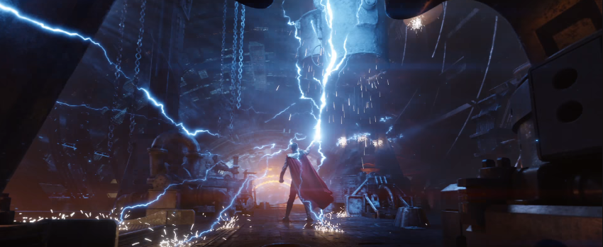 Thor új Stormbreaker nevezetű fegyverét kovácsolja ebben a jelenetben Mordály és Groot asszisztenciája mellett.