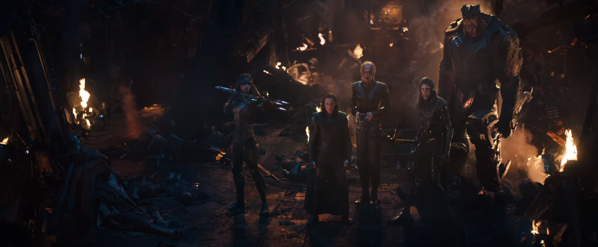 Itt pedig Lokit állják körbe a Black Order tagjai.&lt;br /&gt;&lt;br /&gt;Balról jobbra: Proxima Midnight, Loki, Ebony Maw, Corvus Glaive és Black Dwarf.&lt;br /&gt;&lt;br /&gt;Ők mindannyian Thanos gyermekei, csakúgy, mint Gamora és Nebula&lt;br /&gt;&lt;br /&gt;Vajon Loki lesz az első aki otthagyja a fogát?