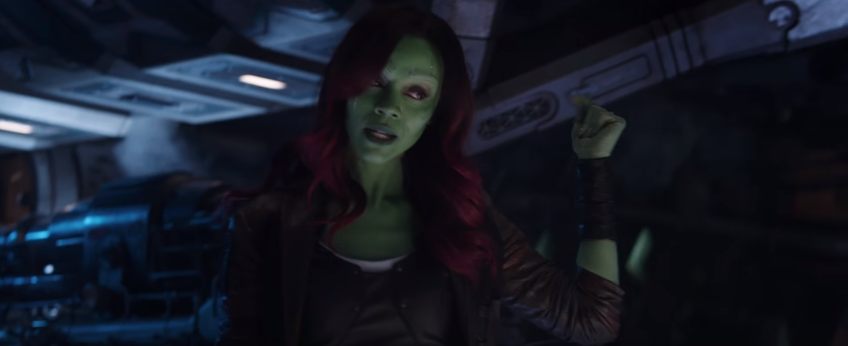 Gamora itt éppen azt magyarázza, mennyire veszélyes Thanos illetve ha sikerrel jár és összegyűjti, mind a 6 követ, egyetlen csettintéssel kiírthatja a fél univerzumot.