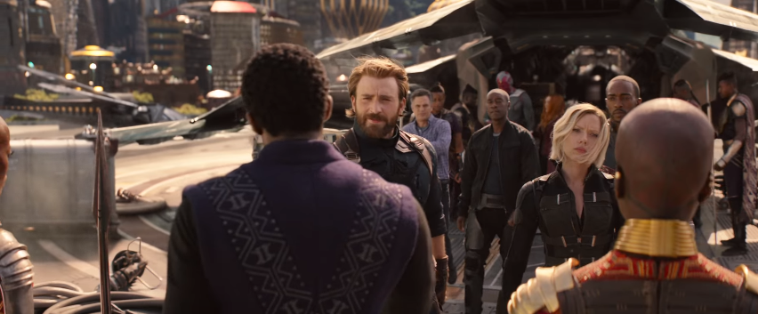 Wakanda üdvözöl! Amerika Kapitány, Fekete özvegy, Hadigép, Sólyom és Bruce Banner érkezik T‘challa herceg elé. 