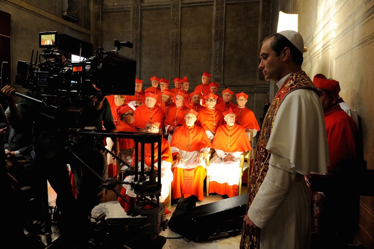 00_the_young_pope_season_i_ep_01_002.jpg