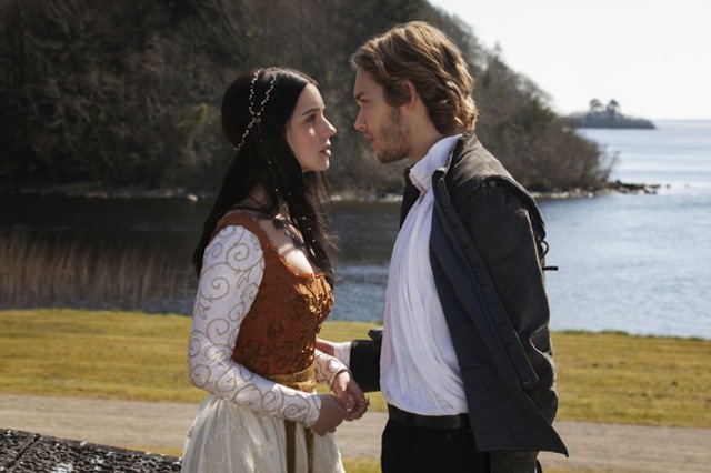 Adelaide-Kane-and-Toby-Regbo-of-Reign_gallery_primary.jpg