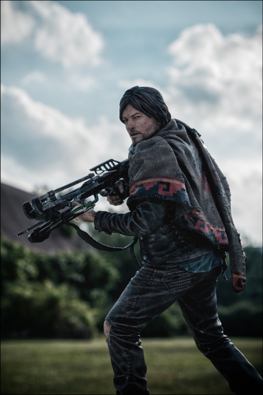 daryl-dixon-walking-dead-figure-mcfarlane-toys-09-530x795.jpg