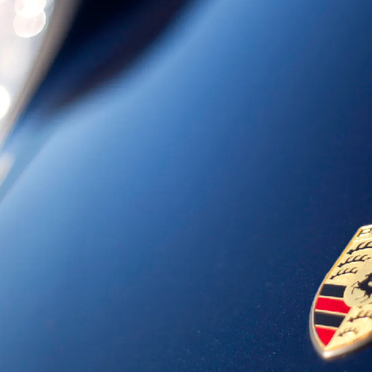 Padlógázzal a falnak: meddig emelkedhet a Porsche?