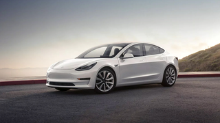 A Tesla Model 3 lehet az elektromos autózás Toyota Corollája