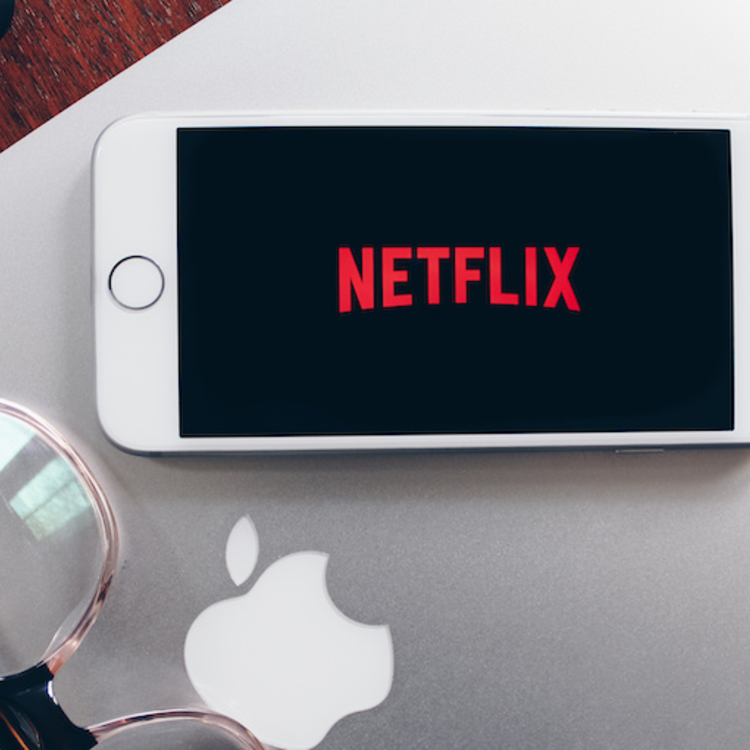 Indulhat az Apple-Netflix háború