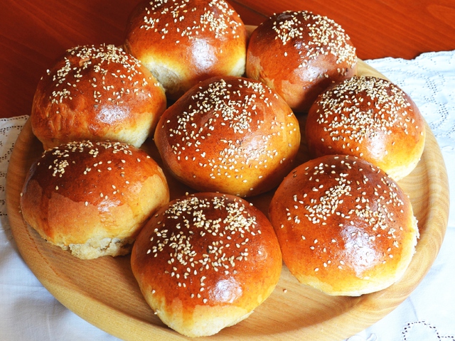 Szezámos hamburgerzsemle