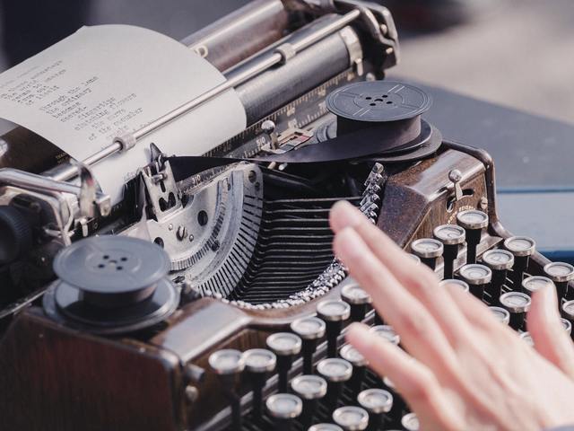 Mit adnak nekünk a versek? A szerkesztőség kedvenc versei a Költészet napja alkalmából