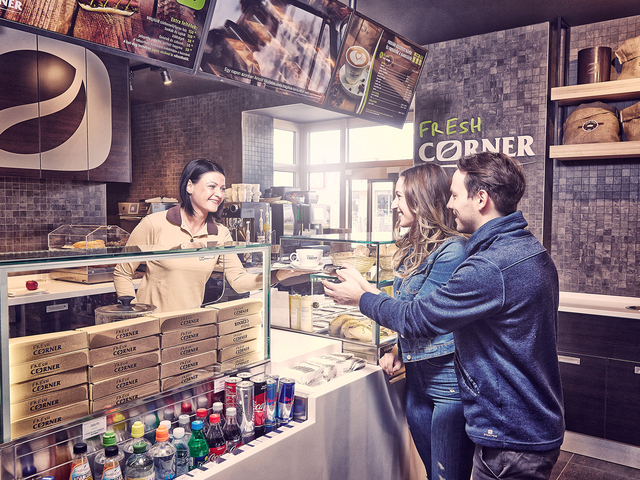 Szociológusnak indult, ma nemzetközi csapatával tízezer embert támogat