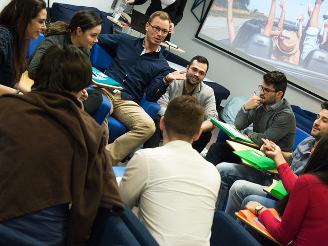 Oktatni mást, máshogy