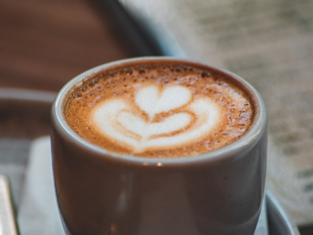 A növényi tej valóban fenntarthatóbb, mint az állati eredetű? Készítsd el magadnak otthon!