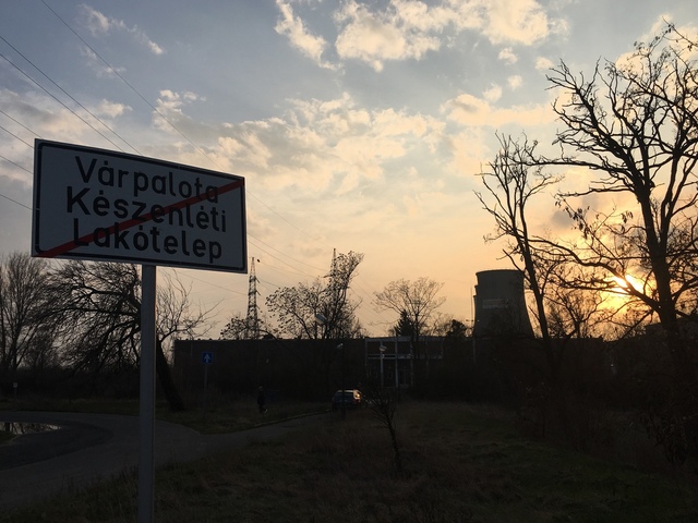 Egy elfeledett városrész - Séta a várpalotai Készenléti Lakótelepen