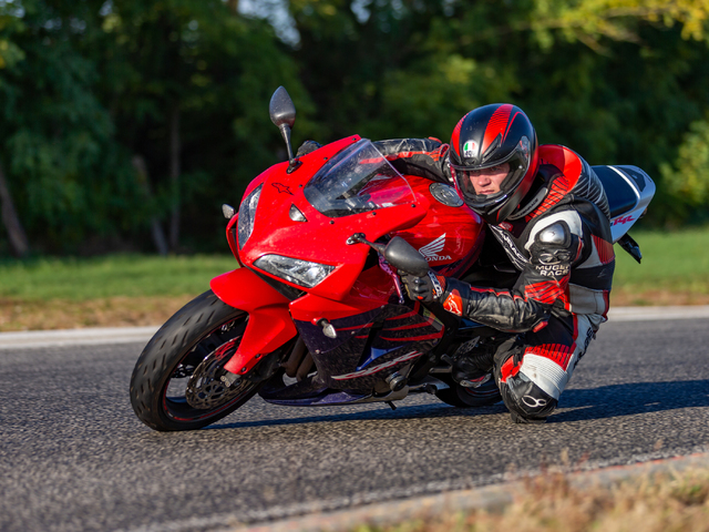 “220 felett” - A gyorsasági motorozásról