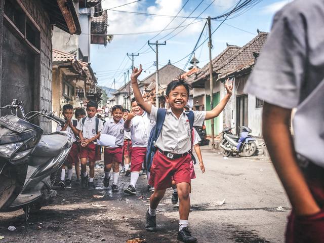 74 év áldozatos munkája - Miért ünnepeljük ma a gyermekjogokat?