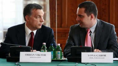 A Fidesz megágyaz Vonának?