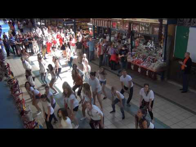 „Ha Te tudnád, amit én” – avagy táncperformansz a zöldséges pultok között