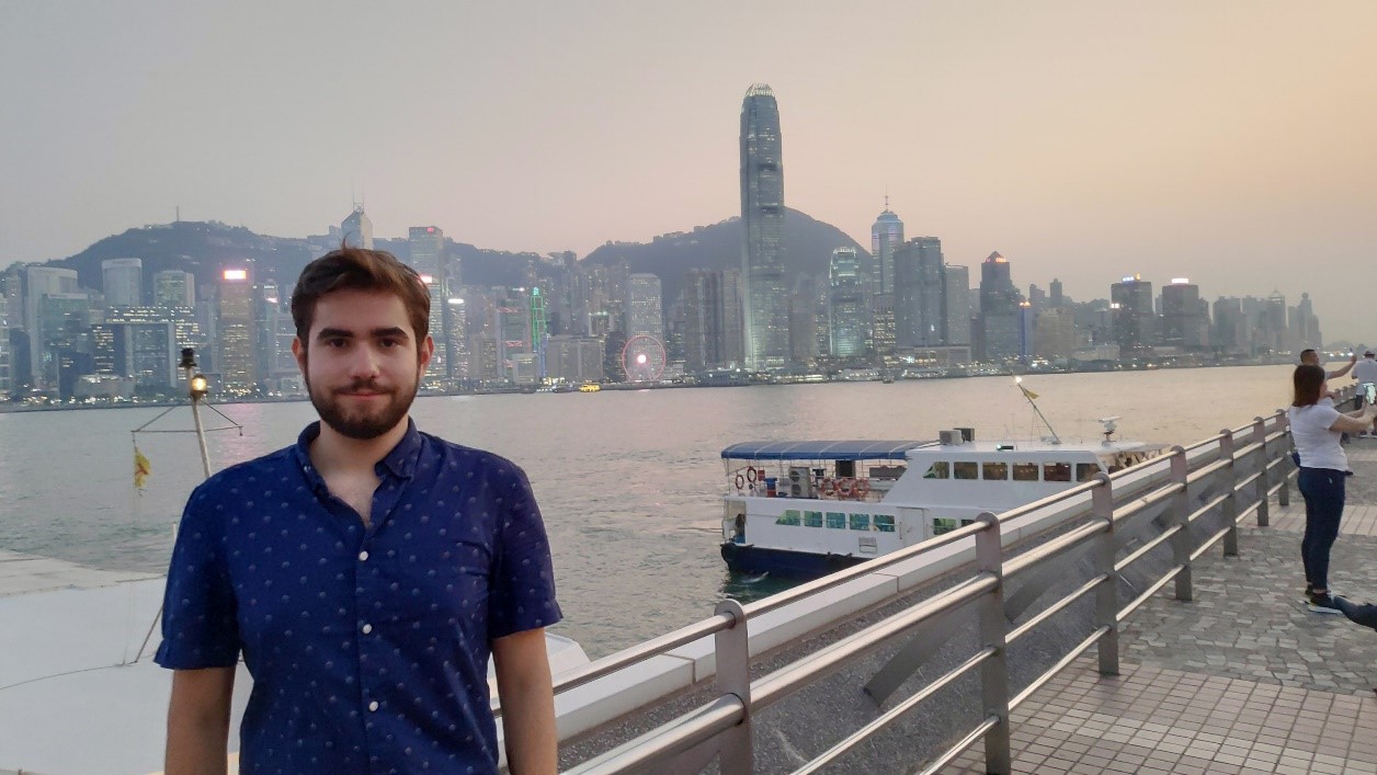 Egyenesen Hongkongból: interjú Bácsi Attilával, aki testközelből élte meg a forradalmat