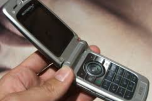 Un homme accusé d'infidélité à cause de SMS pré-installés sur son portable