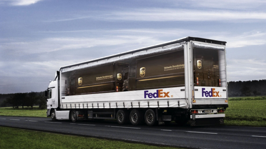 A FedEx gúnyt űz a konkurenciából