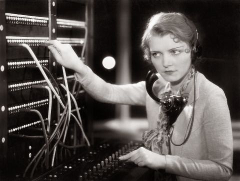 women-telephone-operators-at-work-122.jpg