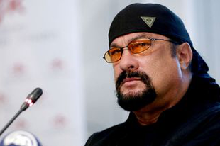 KITILTOTTÁK UKRAJNÁBÓL STEVEN SEAGALT