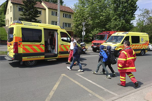 HARMINCKILENC GYEREKET VITTEK KÓRHÁZBA EGY CSEPELI ISKOLÁBÓL!