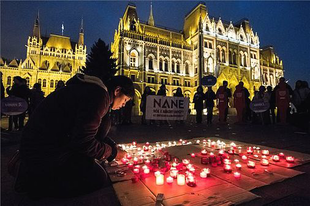 BUDAPEST: A NANE FELVONULÁSA A NŐK ELLENI ERŐSZAK FELSZÁMOLÁSÁNAK VILÁGNAPJÁN