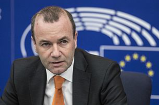 MANFRED WEBER SZERINT: MAGYARORSZÁGON RENDSZERSZINTŰ VESZÉLY FENYEGETI A JOGÁLLAMISÁGOT