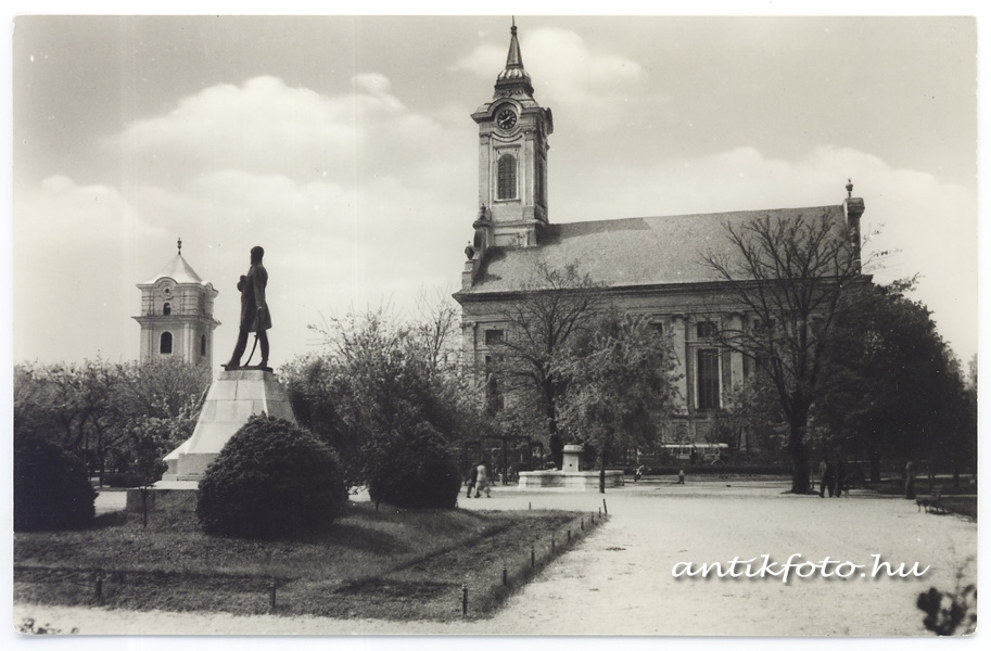 bekescsaba_kossuth_ter_1960.jpg