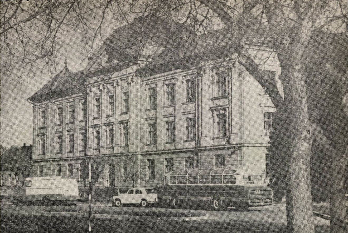 gimnazium1966.jpg