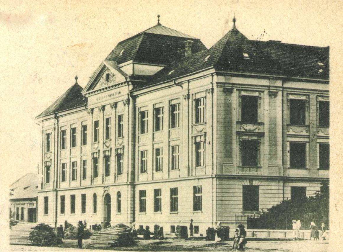 gimnazium_1900.jpg