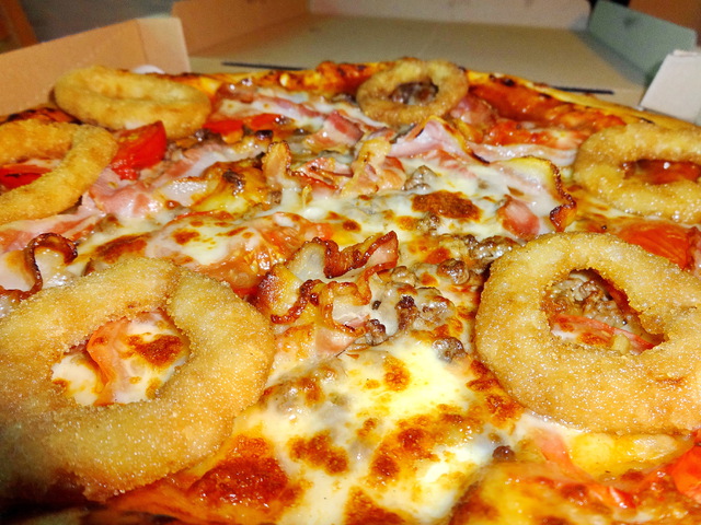Lecsós és dupla bacon sajtburger pizzák a Don Pepe havi ajánlatai között!