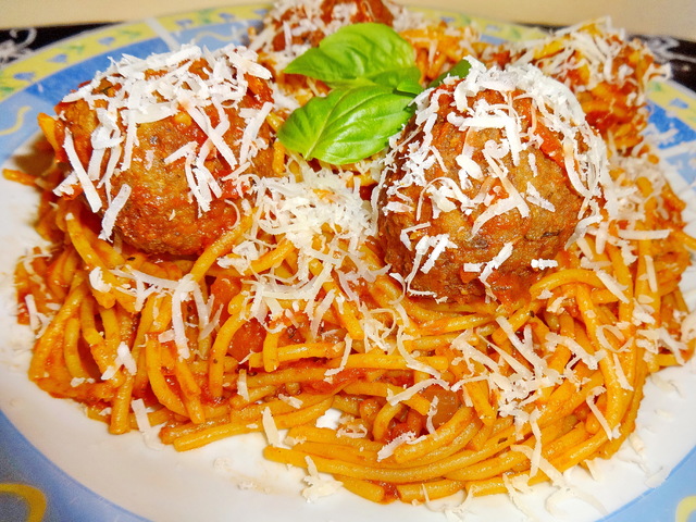 Húsgombócos bolognai spagetti