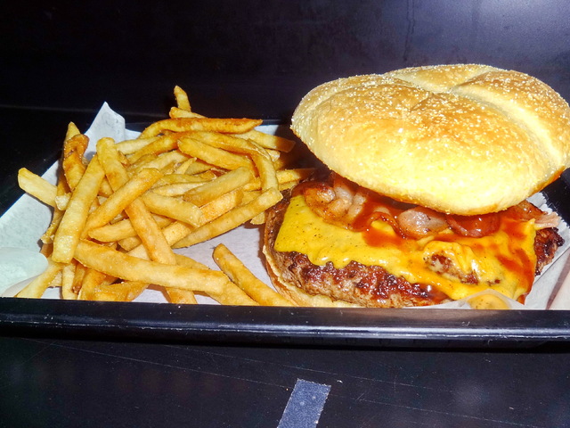 Burger Mustra #154 - Bull's BBQ, Bradley, Illinois (USA)
