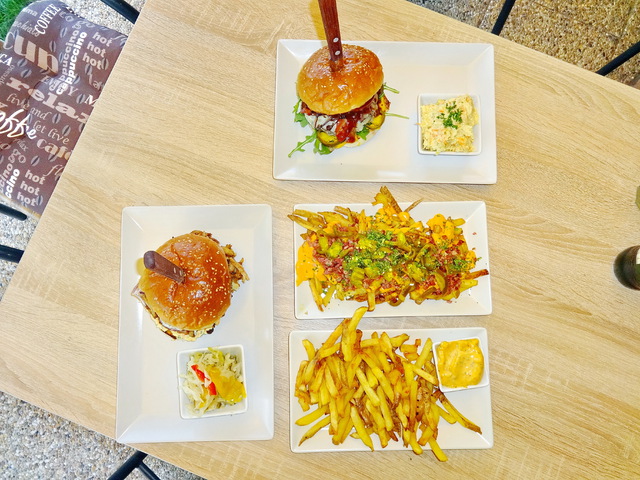 Burger Mustra #154 - Johnny's Bar & Burger, Albertirsa