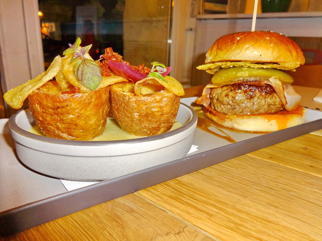 Parádés burger kompozíció éttermi színvonalon