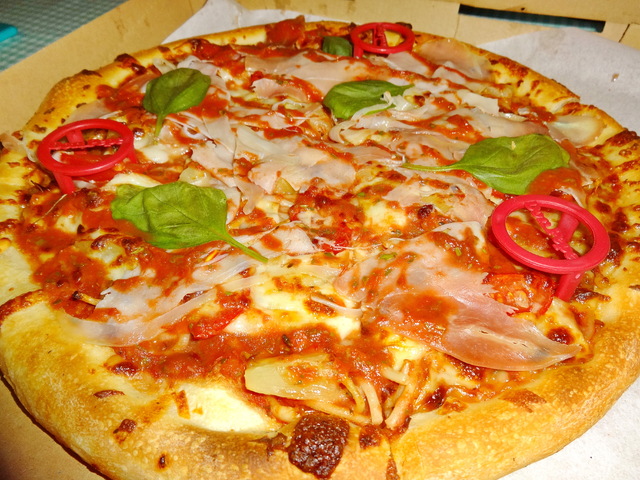 Ananászos Hawaii Spagetti Pizza a hónap őrülete a Don Pepénél!