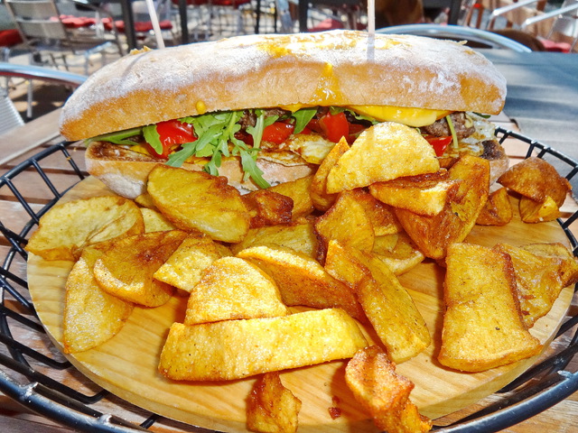 Brutális kemencés hamburger szendvics a Don Pepe havi ajánlata