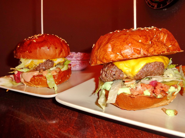 Burger Mustra #138 - Street Corner Zeppelin Bar, Békéscsaba