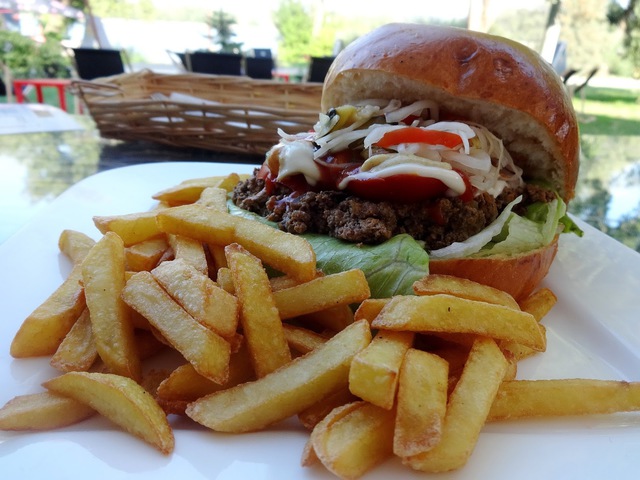 Burger Mustra #52 - Kócsag Kávéház és Teaház, Budapest (Római-part)