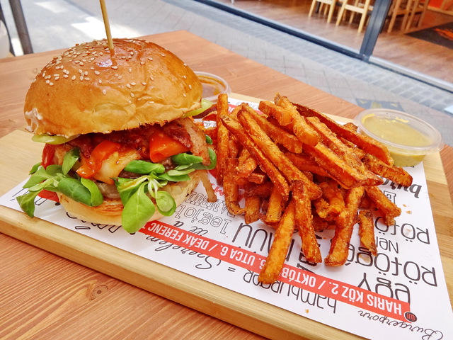 Zsivány Burger a Bamba Marha magyaros burger újdonsága